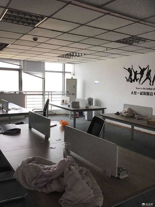 南昌老福山地铁口，华龙国际大厦精装办公空间出租，配备齐全家具，专业管理